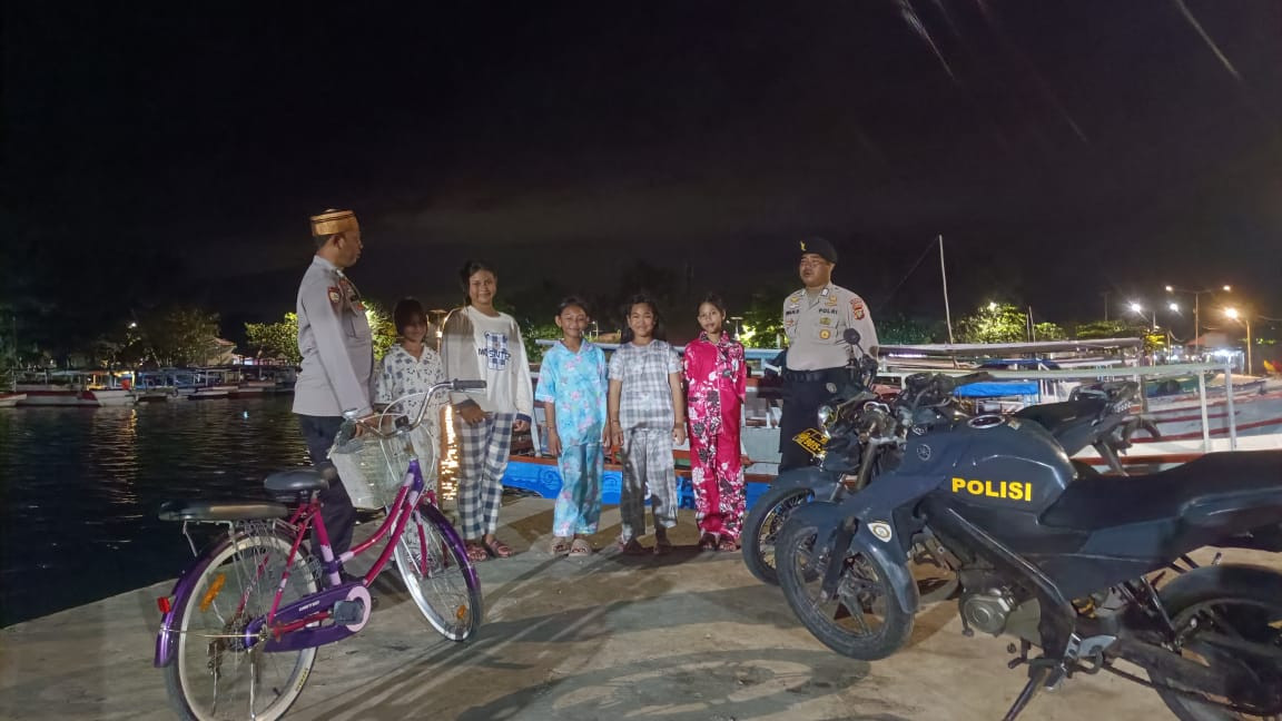 Polisi Humanis, Polsek Kepulauan Seribu Utara Patroli Malam Sampaikan Imbauan Cegah Judi Online dan Tawuran