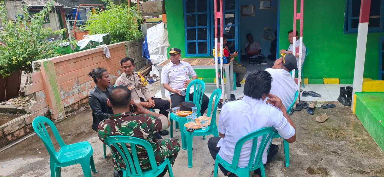 Sambang Warga di Pulau Panggang, Polisi Ajak Warga Jaga Kamtibmas demi Wisata yang Aman dan Nyaman