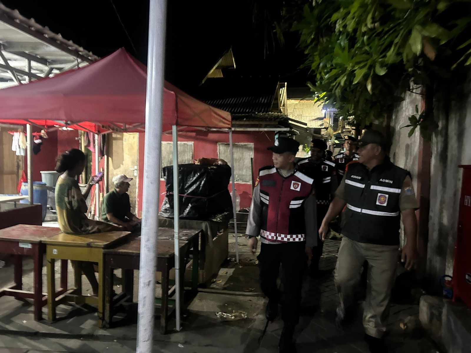 Patroli Malam Gabungan, Polsek Kepulauan Seribu Utara Gencarkan Siskamling dan Sosialisasi Layanan 110