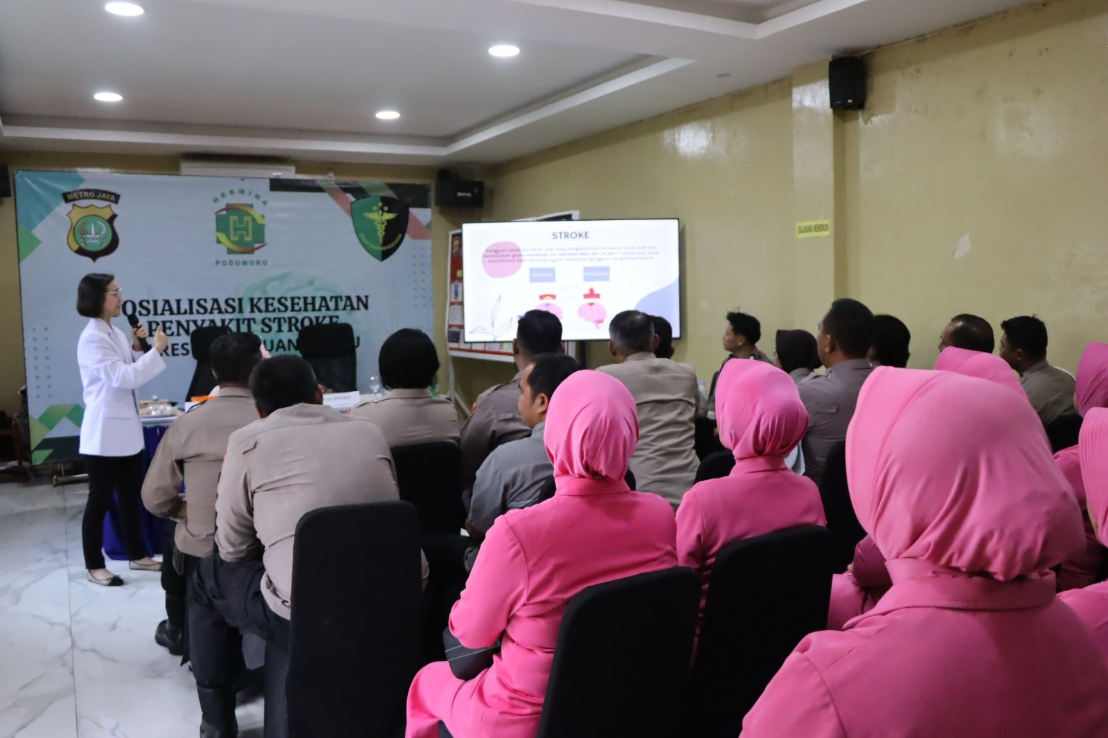 Polres Kepulauan Seribu Gelar Sosialisasi Pencegahan Stroke Bersama RS Hermina Podomoro