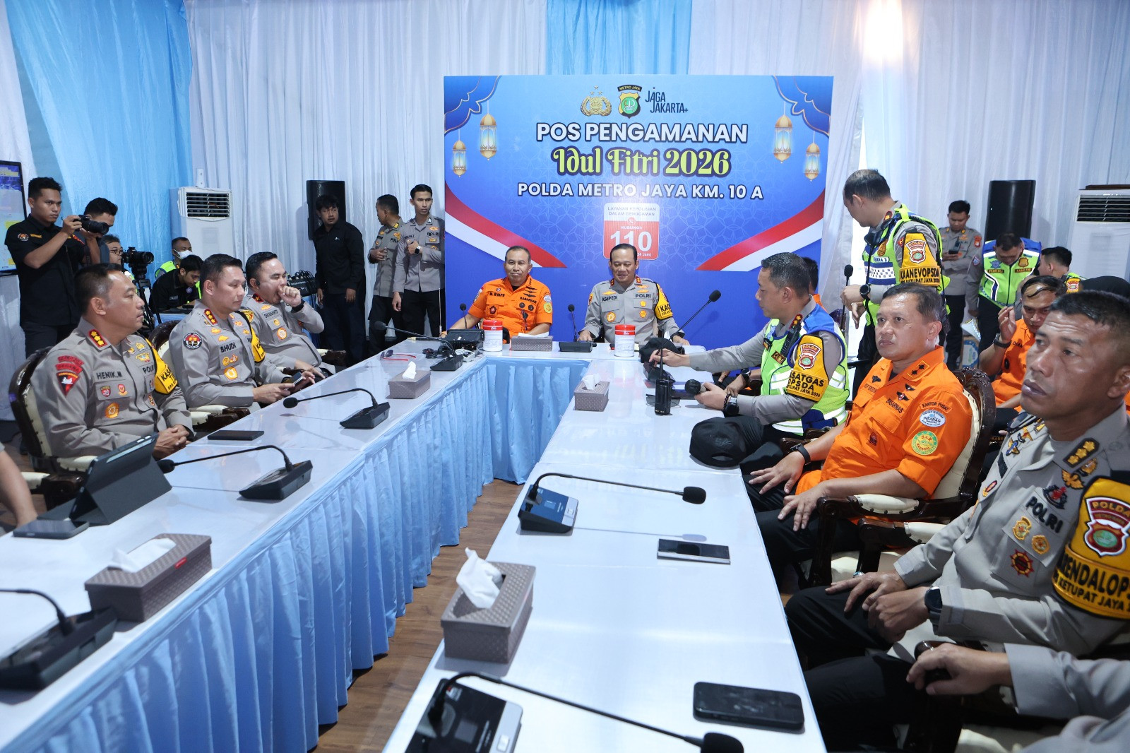 Kapolda Metro Jaya Hingga Kepala Basarnas Cek Pos Pelayanan Pengamanan Cikunir, Pastikan Arus Mudik Aman dan Lancar