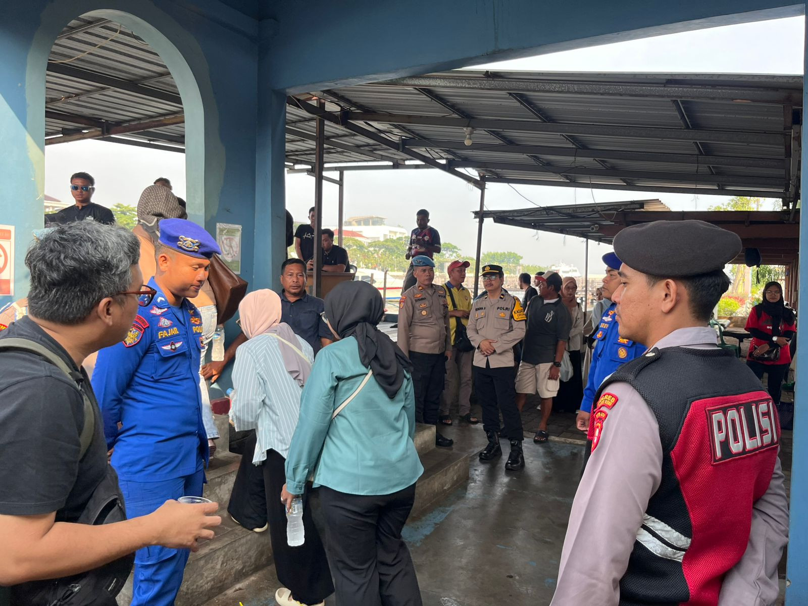 Polres Kepulauan Seribu Gelar Strong Point di Dermaga dan Sekolah, Kapolres Tegaskan Pentingnya Kehadiran Polisi di Lokasi Police Hazard