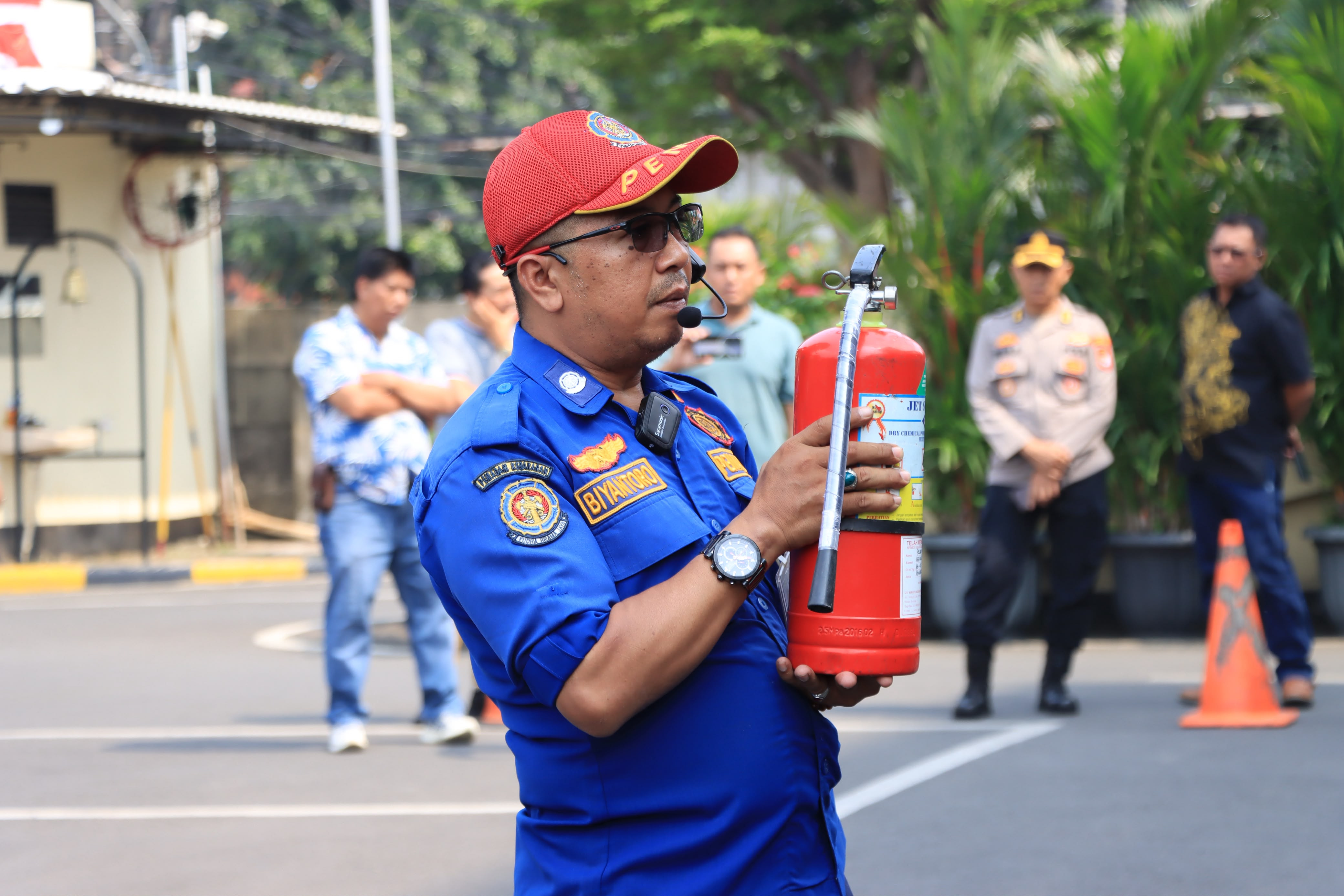 Polres Metro Bekasi Kota Gelar Pelatihan Pemadaman Kebakaran Bersama Sabuk Kamtibmas