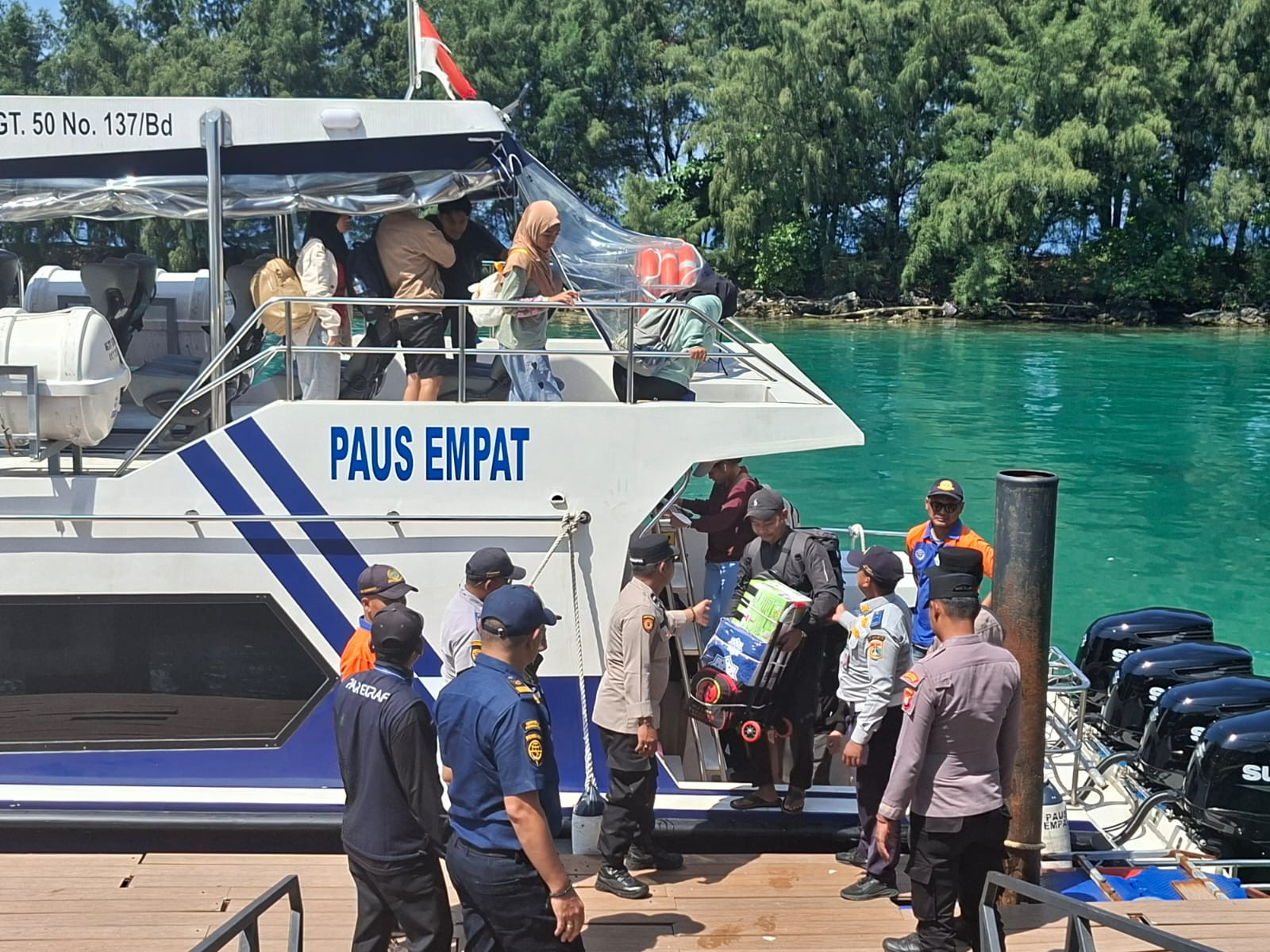 Polres Kepulauan Seribu dan Polsek Jajaran Gelar Pengamanan Dermaga, Pastikan Aktivitas Wisatawan dan Warga Berjalan Aman