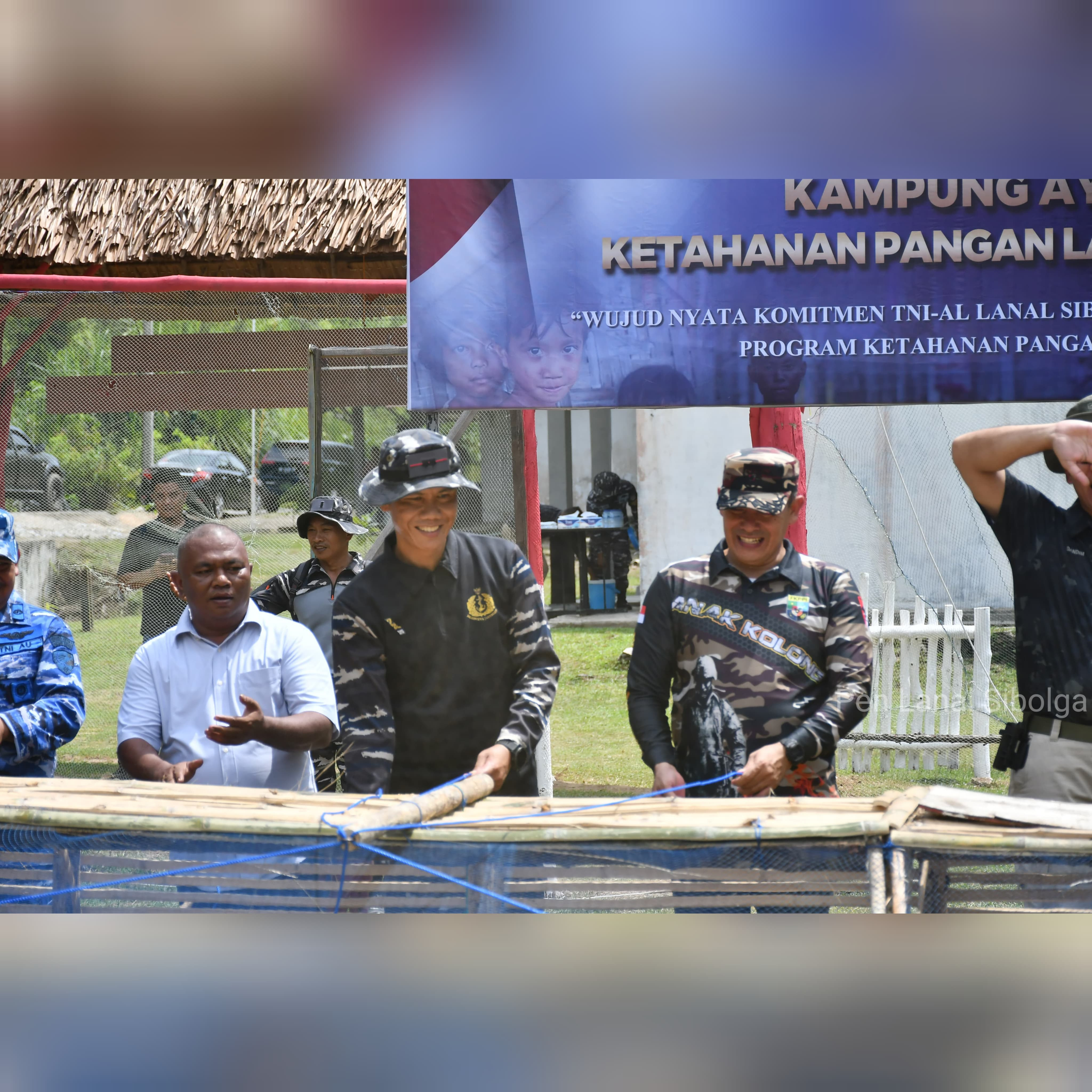 Danlanal Sibolga Bersama Forkopimda Sibolga-Tapanuli Tengah Resmikan “Kampung Ayam” Ketahanan Pangan Lanal Sibolga