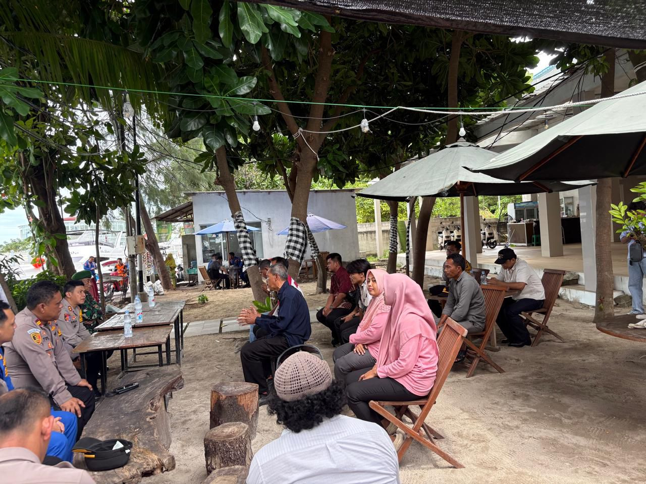 Kapolres Kepulauan Seribu Gelar Jumat Curhat di Pulau Sabira, Ajak Warga Perkuat Kamtibmas dan Sosialisasikan Call Center 110