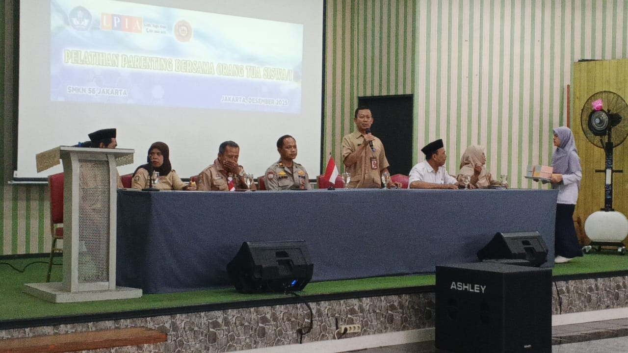 Perkuat Peran Orang Tua, Polsek Metro Penjaringan Gelar Pelatihan Parenting di SMKN 56 Jakarta