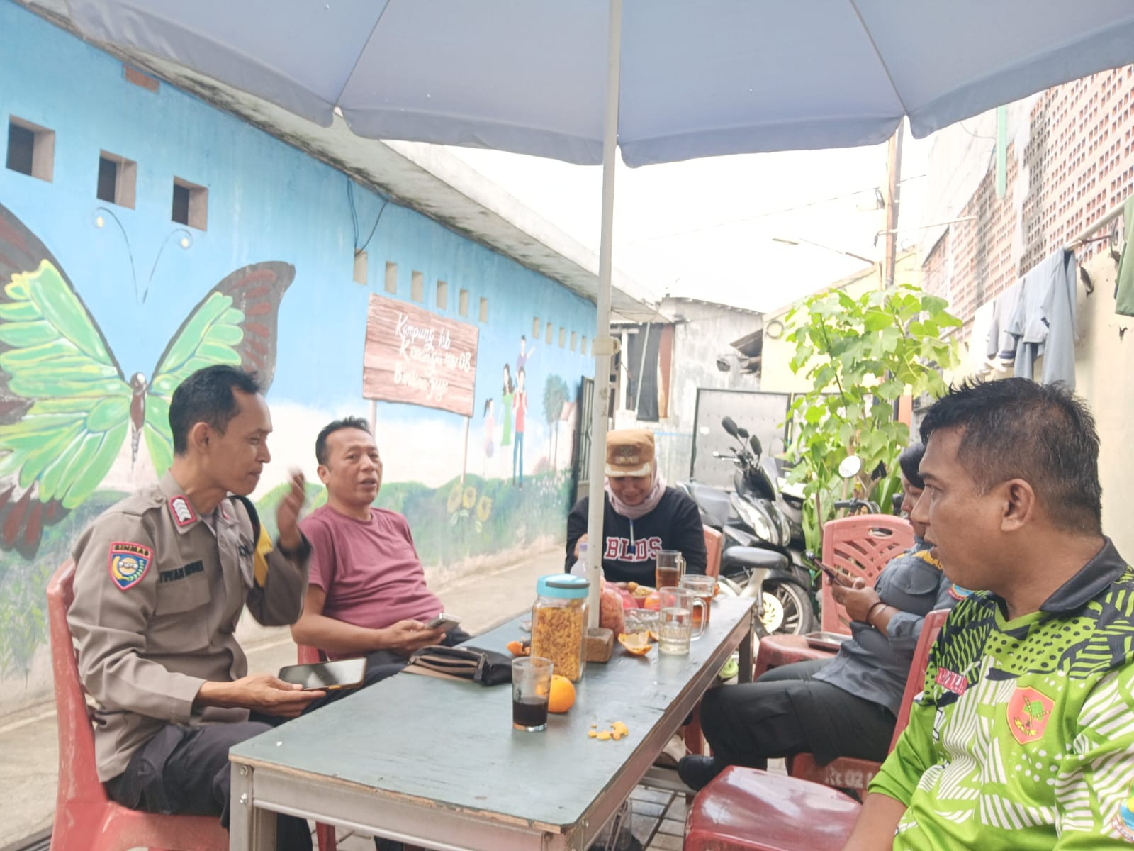 Bhabinkamtibmas Kelurahan Bintarajaya Gencarkan Patroli dan Silaturahmi Warga untuk Jaga Kamtibmas