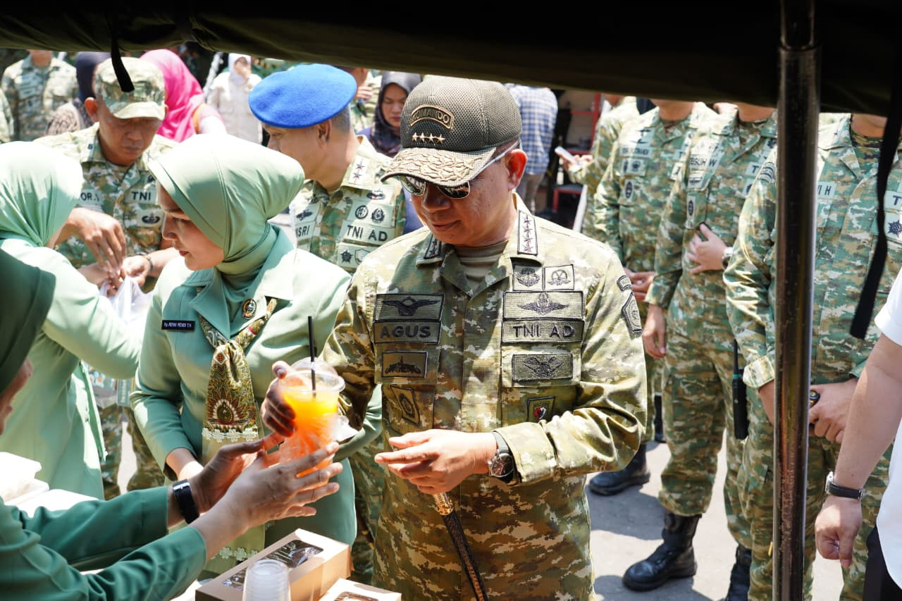 Panglima TNI Hadiri Bazar Bersama Rakyat di Yogyakarta