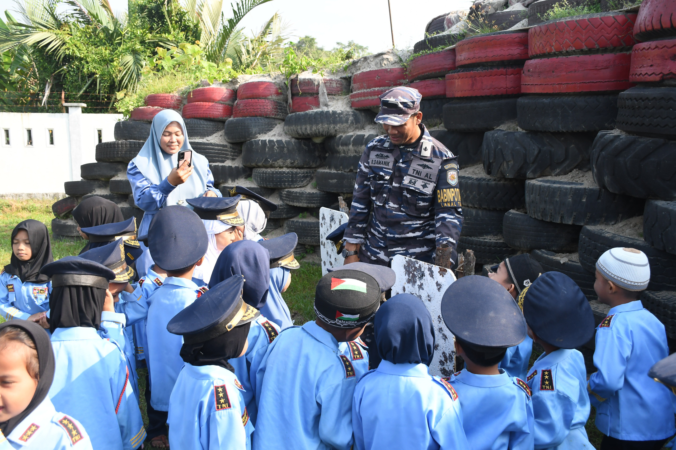 Jejak Kecil di Geladak Kapal, Wisata Edukatif PAUD dan TK ke KAL Pandang Lanal TBA