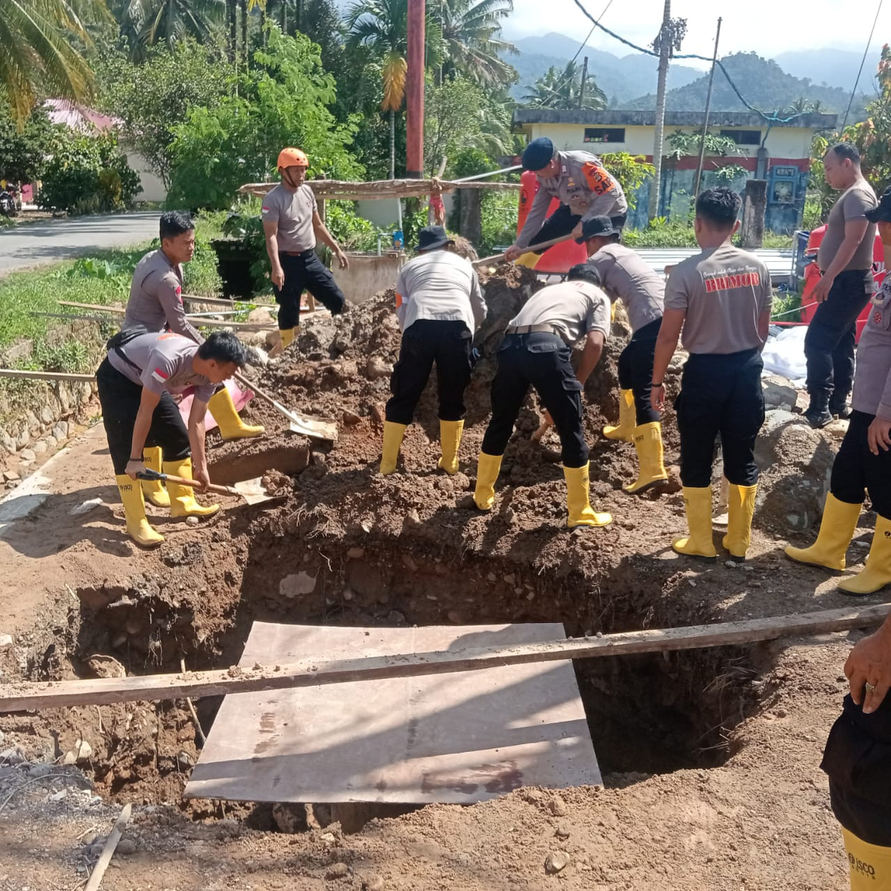 Polres Padang Pariaman Gencarkan Pembangunan Sumur Cincin di Hunian Sementara Warga Anduriang