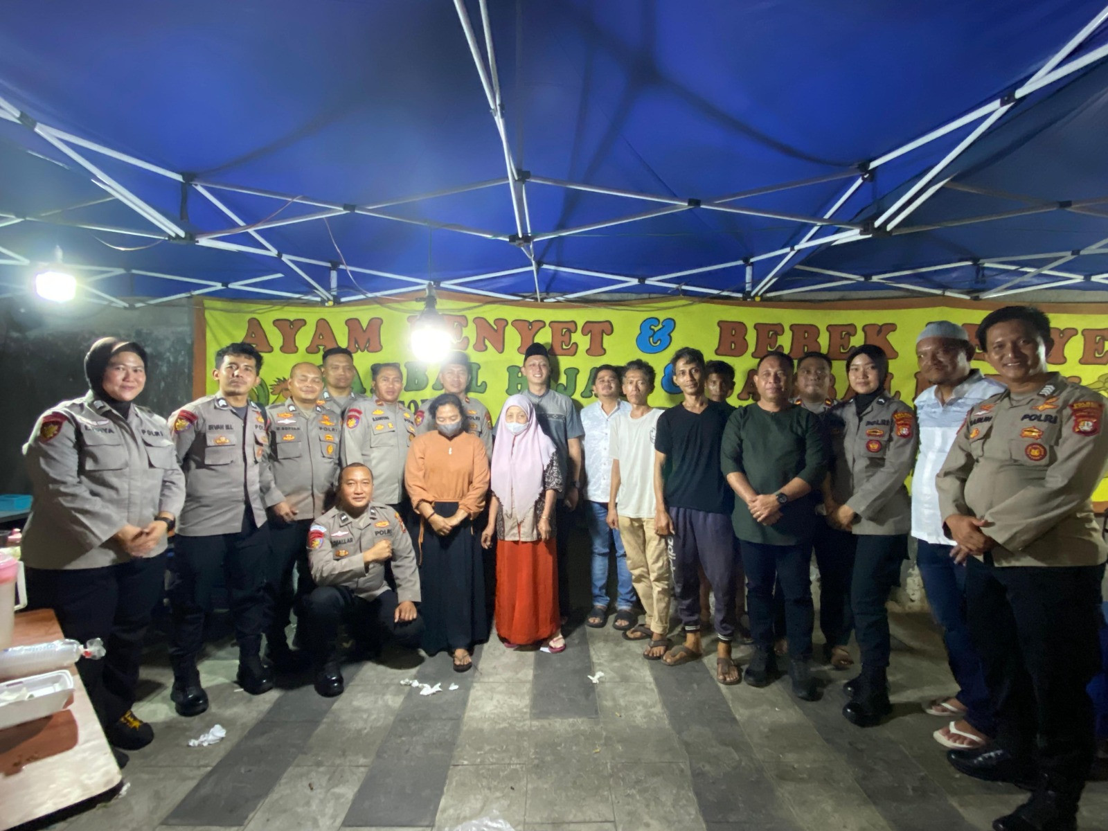 Kasat Polair Polres Kepulauan Seribu Sahur Bersama Warga di Marina Ancol, Wujud Kedekatan Polisi dengan Masyarakat