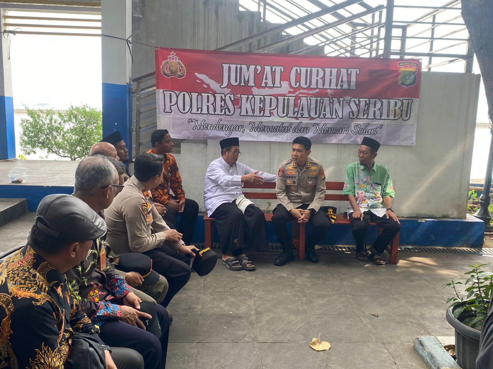 Kapolres Kepulauan Seribu Gelar Jumat Curhat di Pulau Pari, Ajak Warga Jaga Kamtibmas