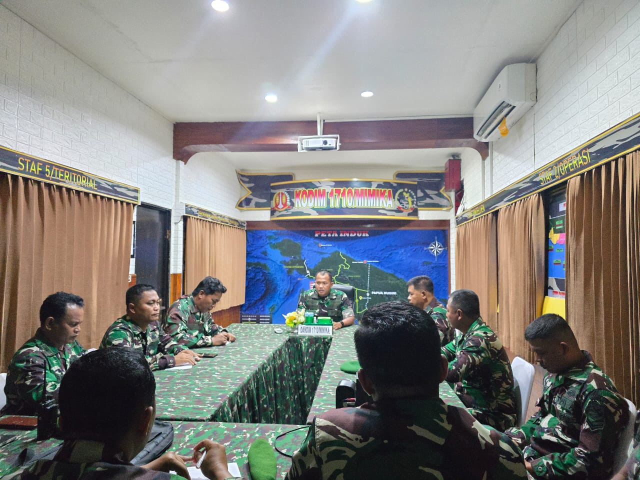 Jaga Kekompakan Di Seluruh Jajaran, Dandim 1710/Mimika Pimpin Briefing Perwira