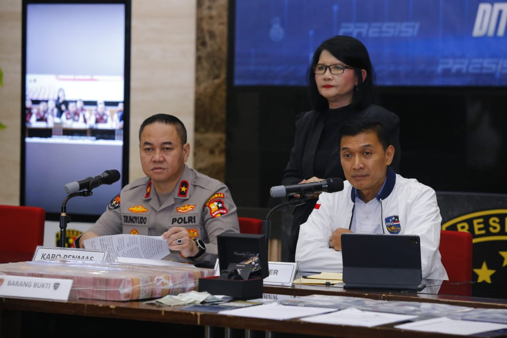 POLRI UNGKAP KASUS PENIPUAN TRADING SAHAM DAN KRIPTO, KERUGIAN CAPAI RP 105 MILIAR