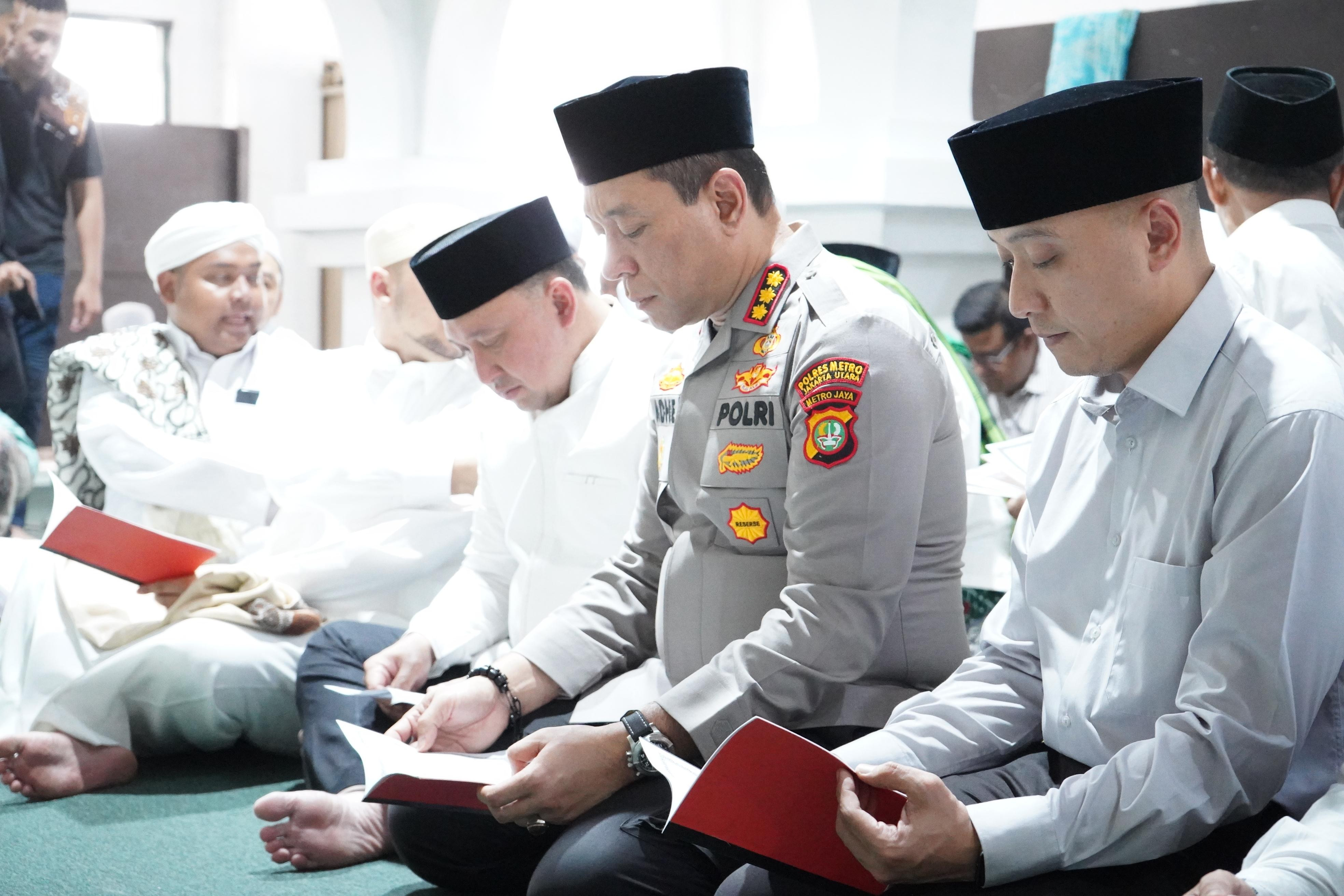Kapolres Metro Jakarta Utara Bersama Forkopimko Sambangi Masjid Al-Mukarromah, Perkuat Silahturahmi dengan Warga