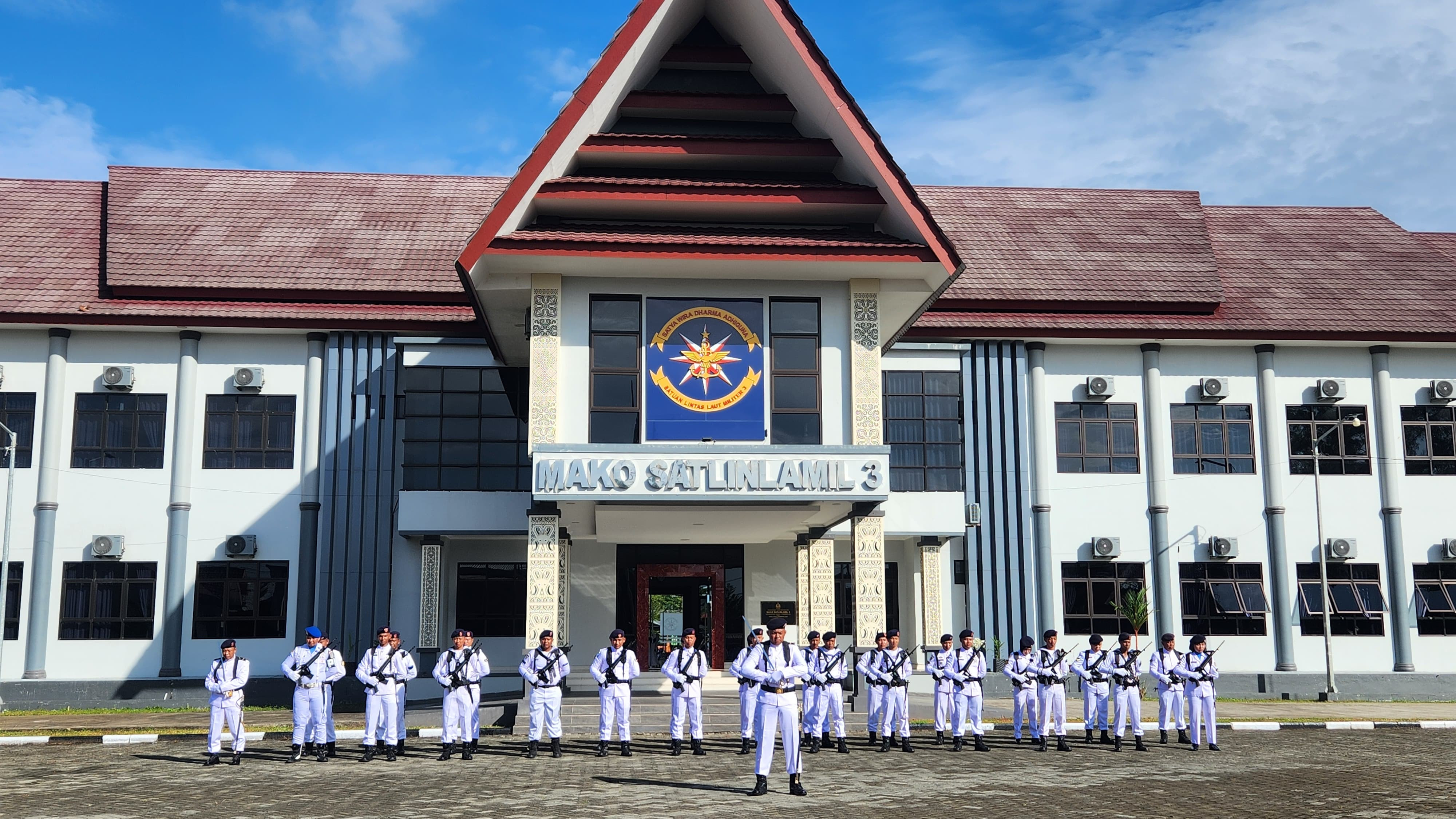 Momentum Untuk Memaknai Kembali Sejarah Lahirnya TNI AL, Prajurit Satlinlamil 3 Laksanakan Upacara Peringatan HUT Ke-80 TNI AL