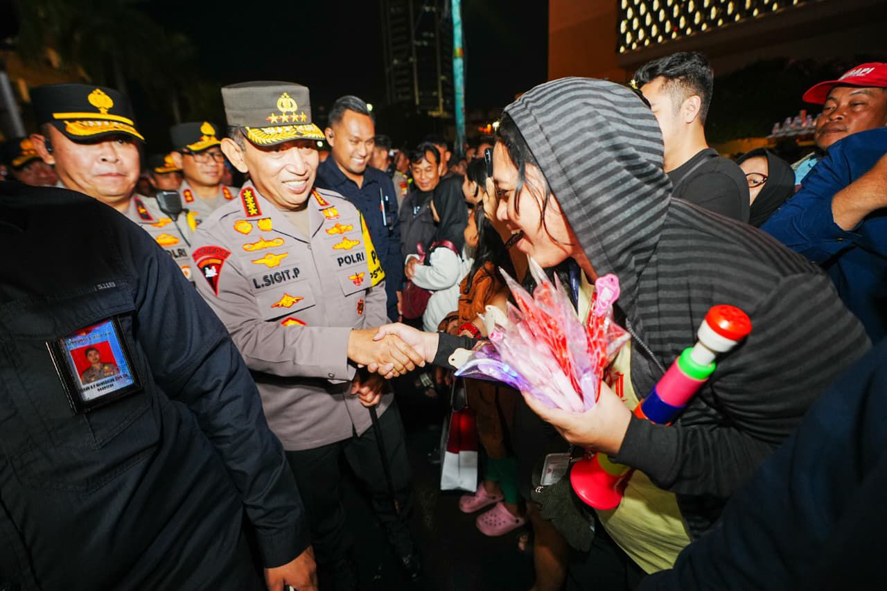 Kapolri Turun Langsung ke HI, Cek Pengamanan Tahun Baru hingga Sapa Masyarakat