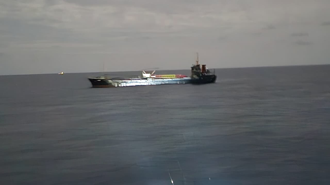 Bakamla RI Evakuasi Kapal MV Leann Yang Terbakar di Perairan Anambas