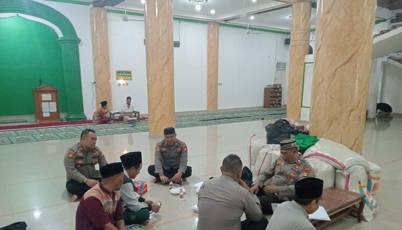 Jelang Mudik Lebaran, Wakapolsek Pademangan Sosialisasi Layanan 110 Usai Salat Tarawih
