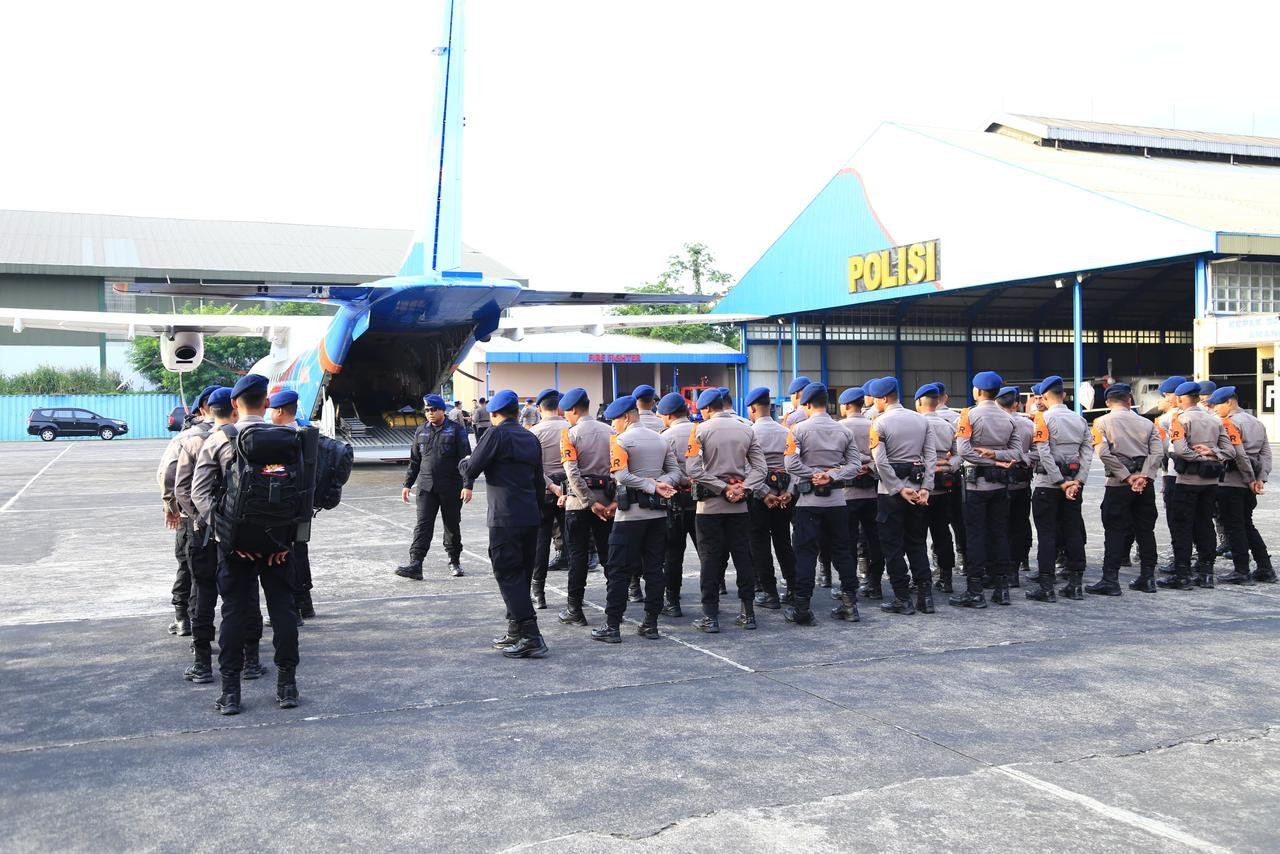 Polri Kirim Ribuan Paket Kebutuhan dan Peralatan SAR ke Aceh, Sumut, dan Sumbar