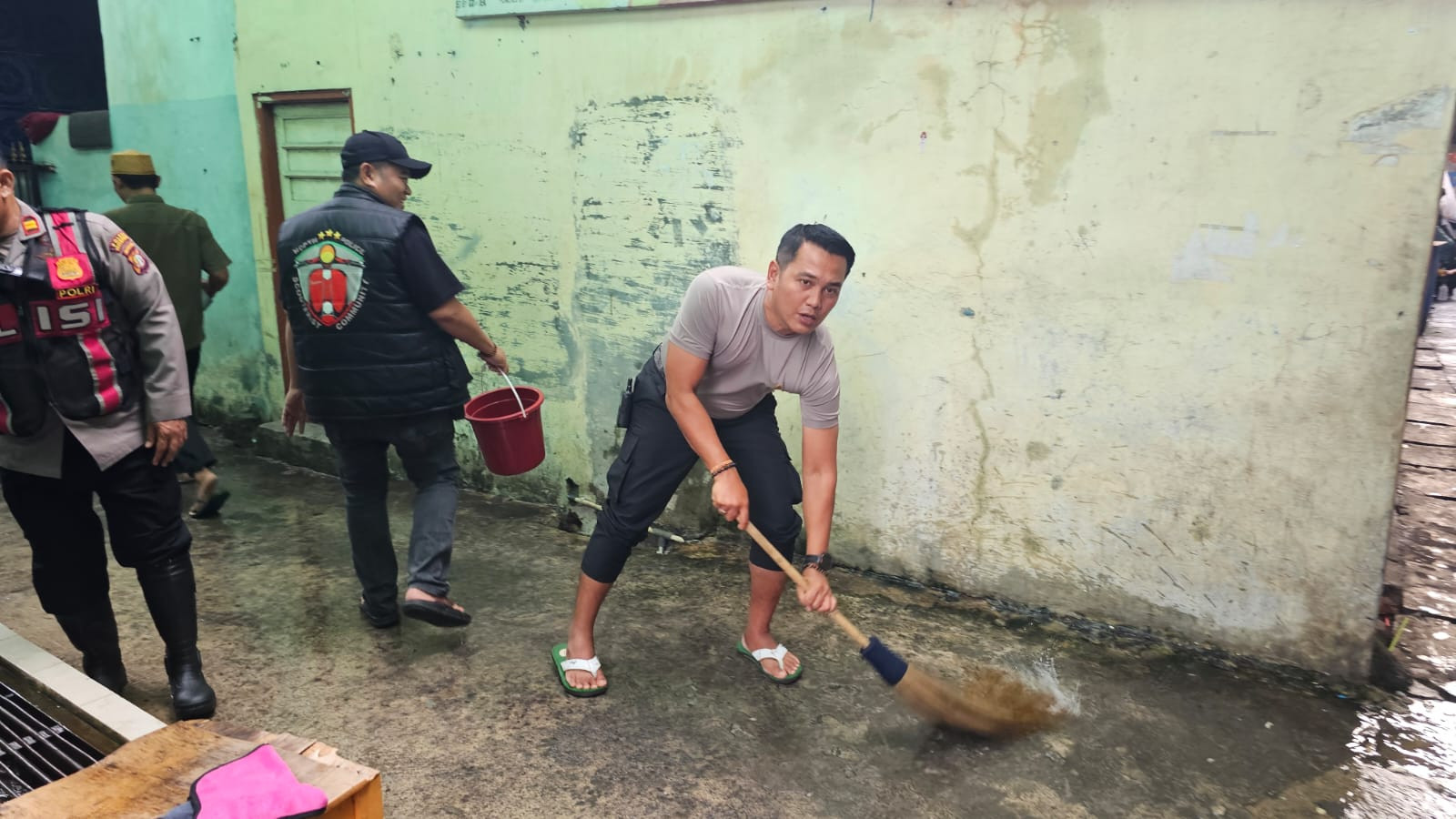 Polsek Pademangan Gelar Program Bang Jasri, Bersih-Bersih Tempat Ibadah Wujudkan Jakarta Asri