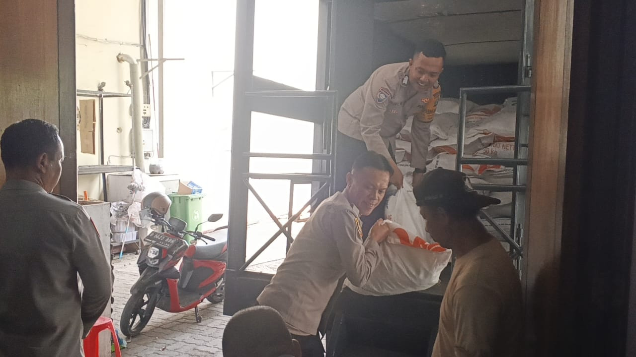 Polsek Metro Penjaringan Gelar Program Beras Murah, Ringankan Beban Pekerja Pabrik
