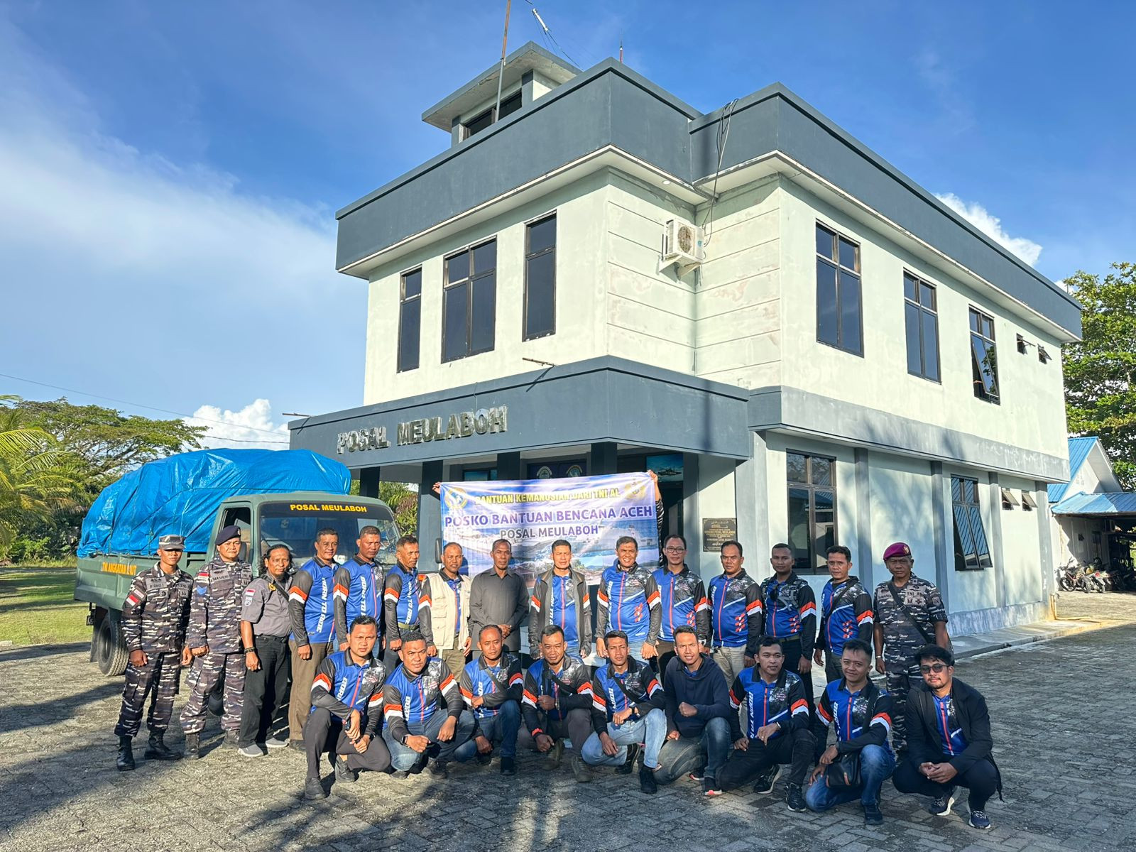 Danlanal Sabang Lepas Bantuan Kemanusiaan Untuk Korban Bencana di Kabupaten Pidie Jaya