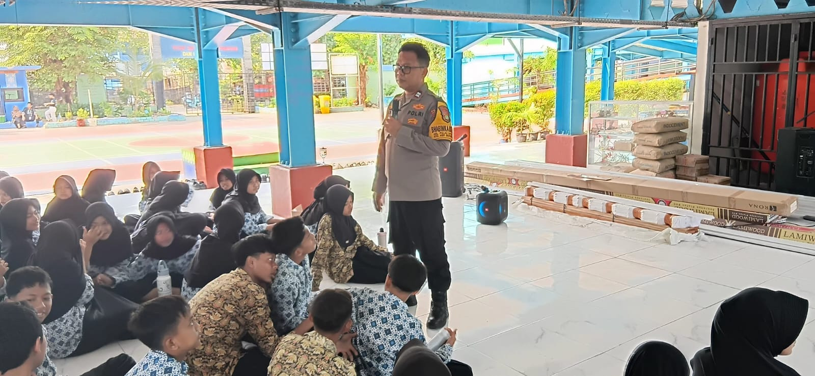 Tanamkan Karakter dan Budaya 5S, Bhabinkamtibmas Pulau Untung Jawa Ajak Siswa SMPN 285 Jadi Pelopor Kamtibmas
