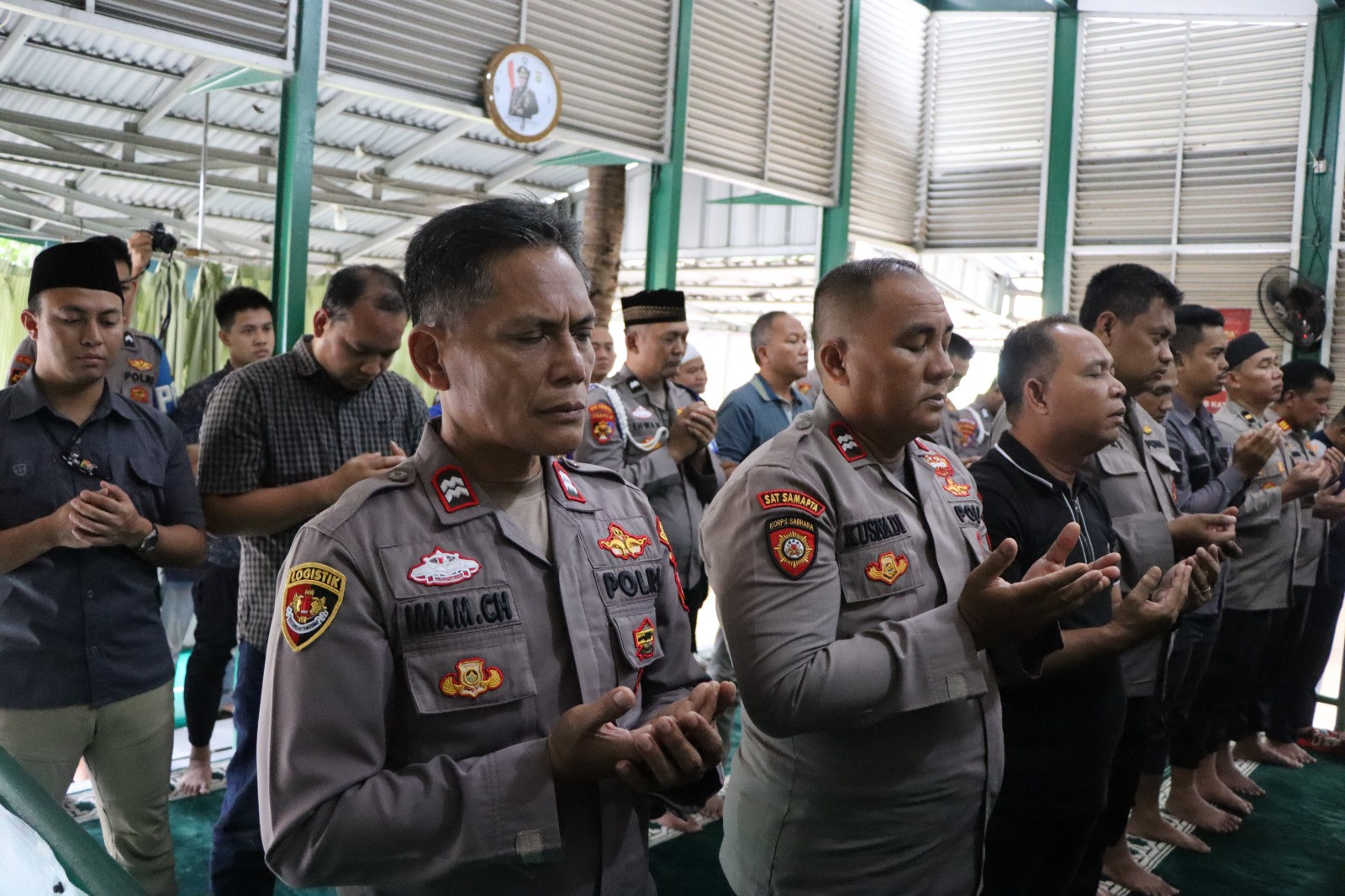 Polres Kepulauan Seribu Gelar Sholat Ghaib di Masjid Baitul Jannah