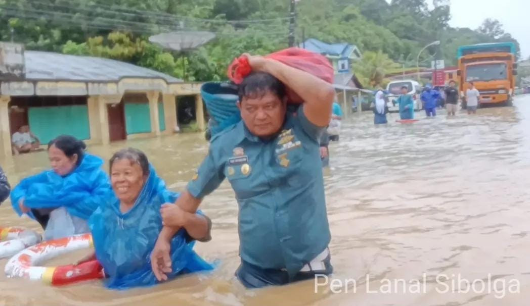 Aksi Heroik Personel Lanal Sibolga Ditengah Bencana Banjir Tapteng