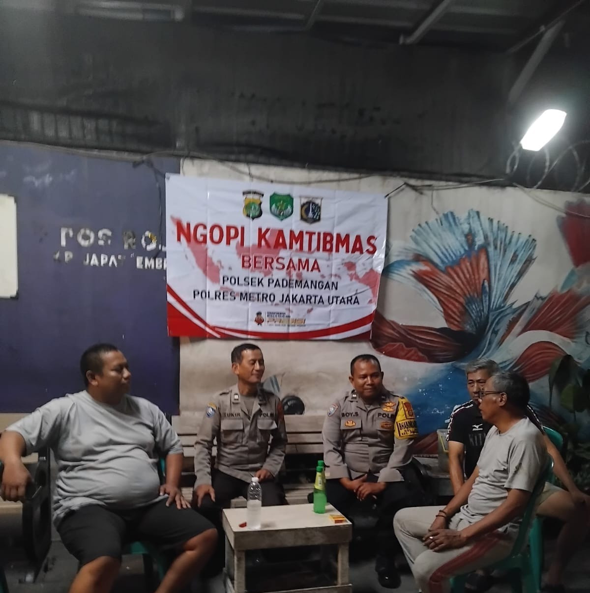 Ngopi Kamtibmas, Bhabinkamtibmas Kelurahan Ancol Ajak Warga Jaga Keamanan Lingkungan