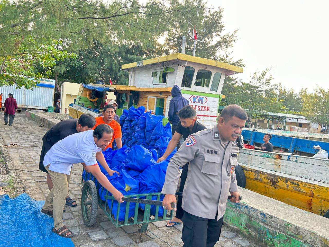 Polri Peduli di Kepulauan Seribu Utara, 428 Jompo Dhuafa Terima Sembako
