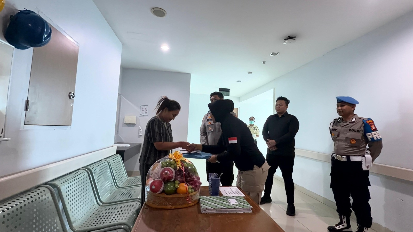Di Tengah Perawatan Intensif, Polri Hadir Menguatkan Keluarga Korban Kekerasan Anak