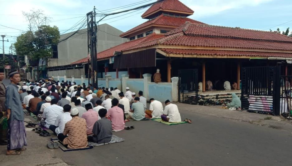 Pelayanan Bhabinkamtibmas dalam Menjaga Keamanan Sholat Idul Fitri 1446 H