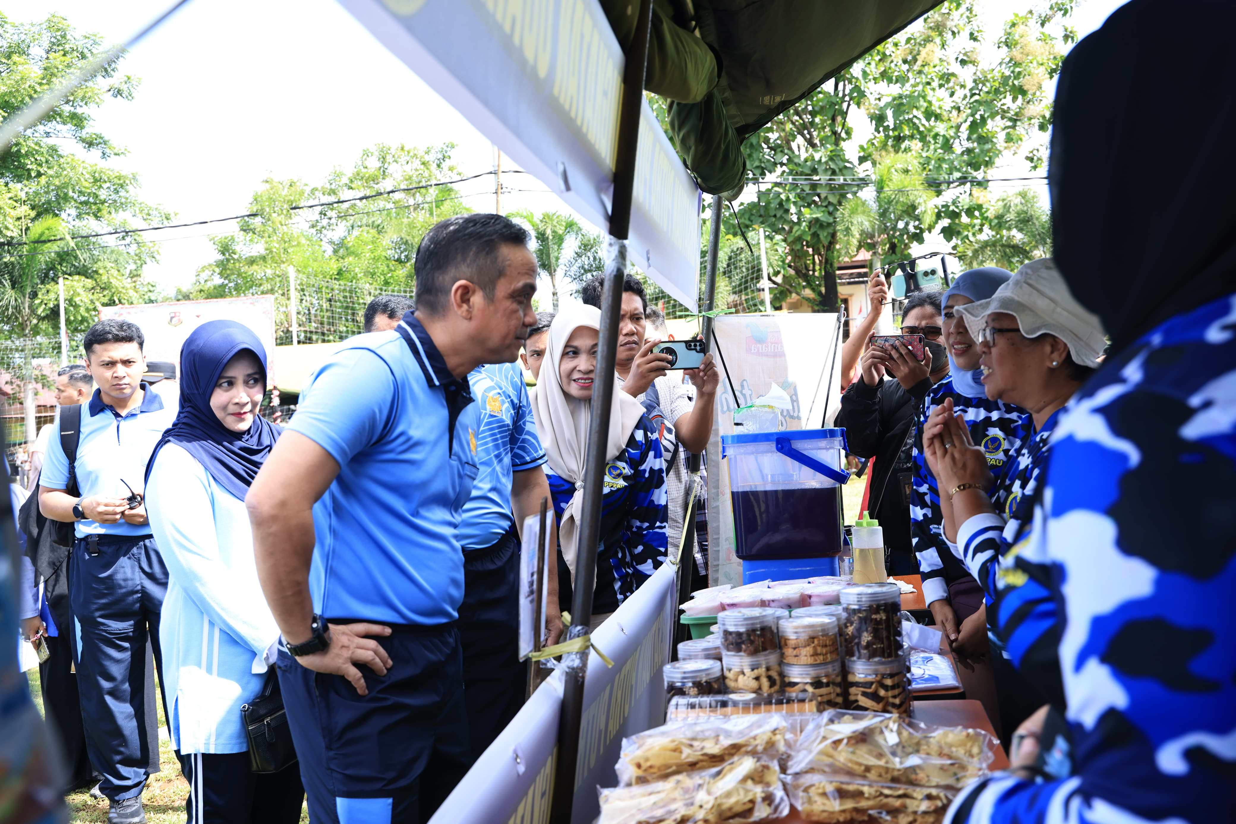 Panglima Koops Udara II Tinjau Bazar dan Pasar Murah dalam Rangka HUT ke-79 TNI AU