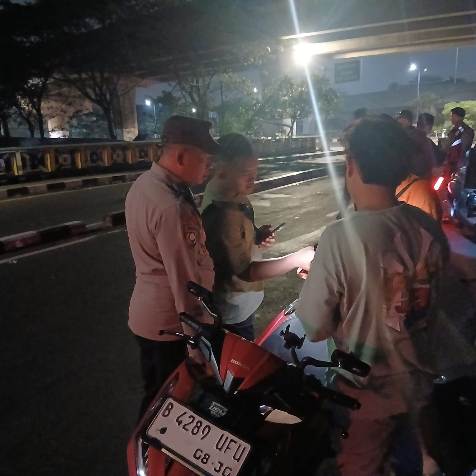 Cegah Tawuran dan Geng Motor, Polsek Koja Kerahkan 22 Personel dalam Patroli Malam di Wilayah Jakarta Utara