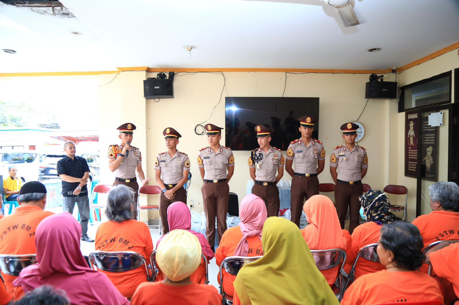 Taruna Akademi Kepolisian Gelar Bakti Sosial di Rumah Perlindungan Lansia