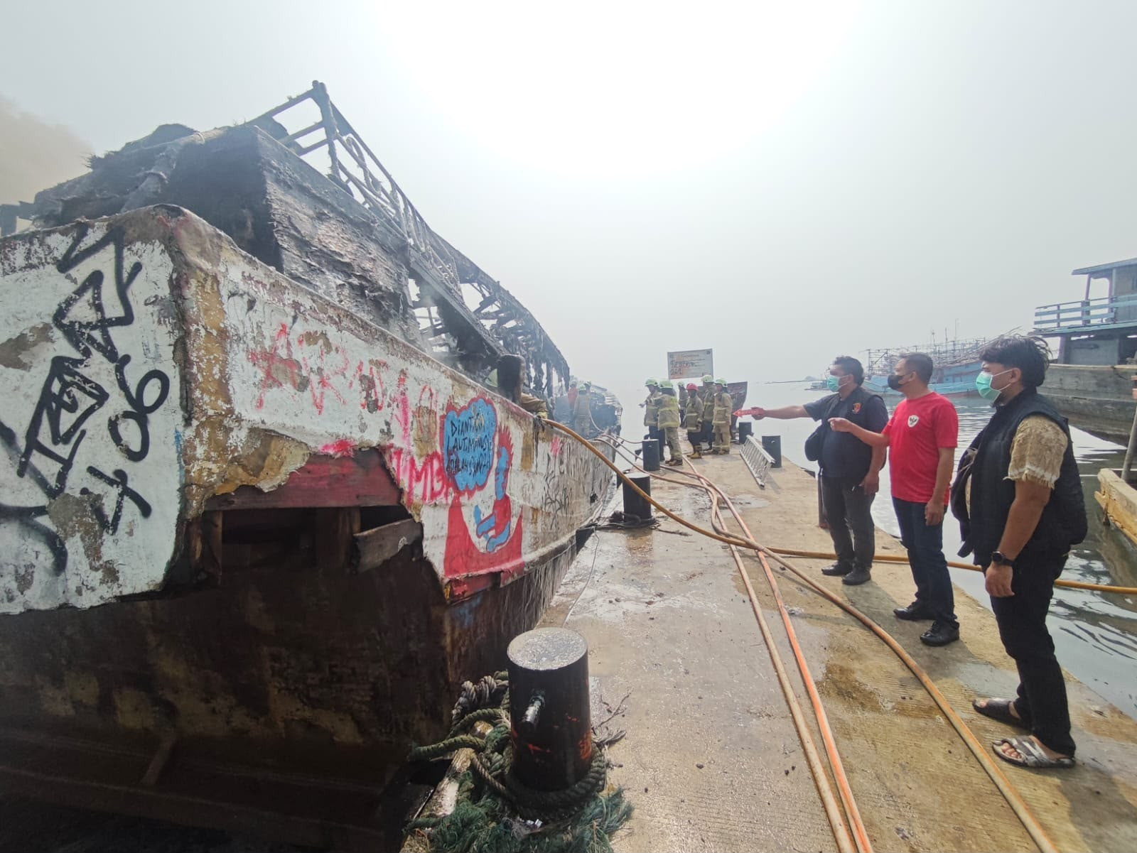 Tiga Kapal Terbakar di Dermaga Kaliadem Muara Angke, Polisi Amankan Lokasi