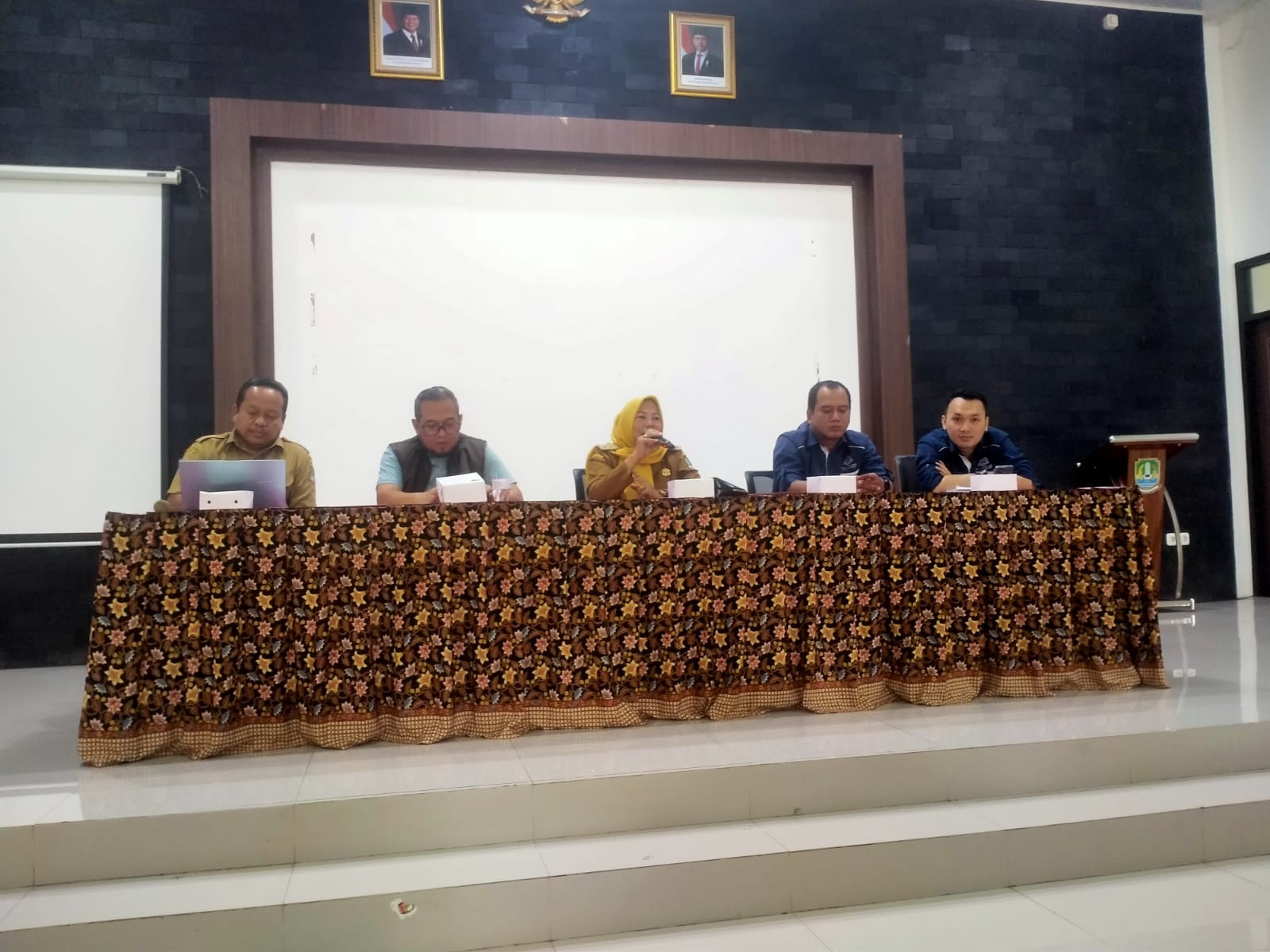 Polisi Kawal Penyampaian Nilai Pembebasan Lahan TPA Sumurbatu di Bantargebang