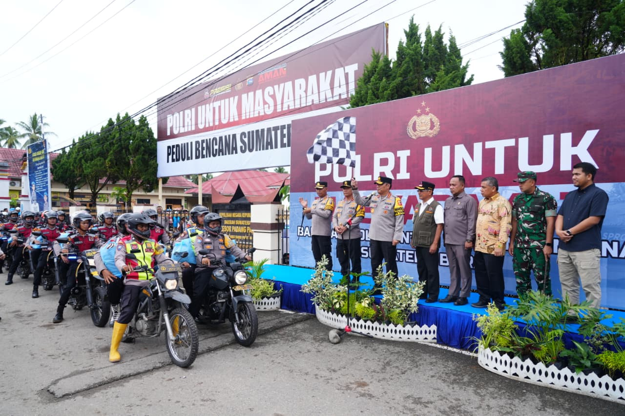 Wakapolri Tinjau Penyaluran Bantuan Polri untuk Warga Terdampak Bencana di Padang Pariaman