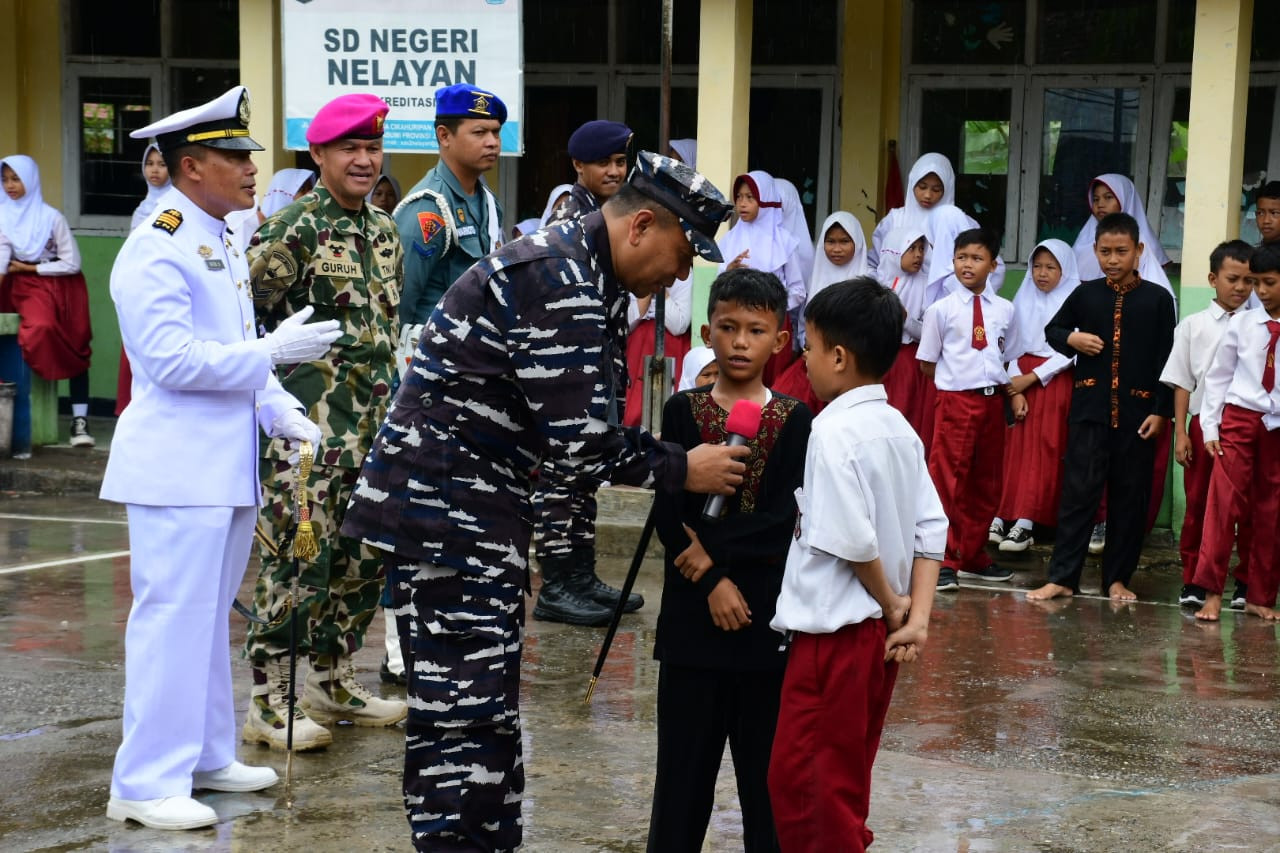 Dalam Rangka Karya Bakti TNI AL, Komandan Lanal Bandung Resmikan Mushola SDN Nelayan di Kampung Pajagan Cisolok Sukabumi