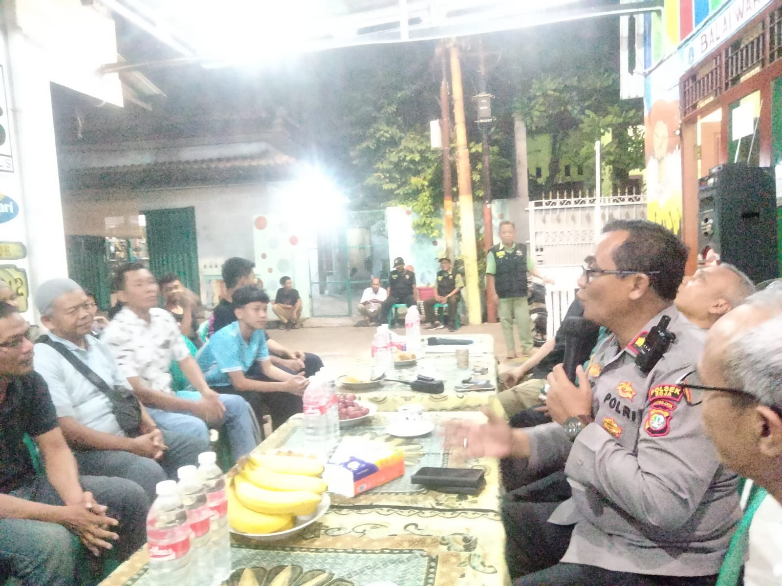 Kapolsek Koja Ngopi Bareng Warga RW 12 Lagoa, Ajak Aktif Cegah Tawuran dan Narkoba