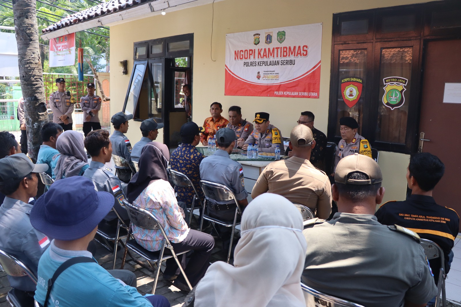 Ngopi Kamtibmas di Pulau Kelapa, Kapolres Kepulauan Seribu Ajak Warga Perkuat Siskamling dan Jaga Jakarta+