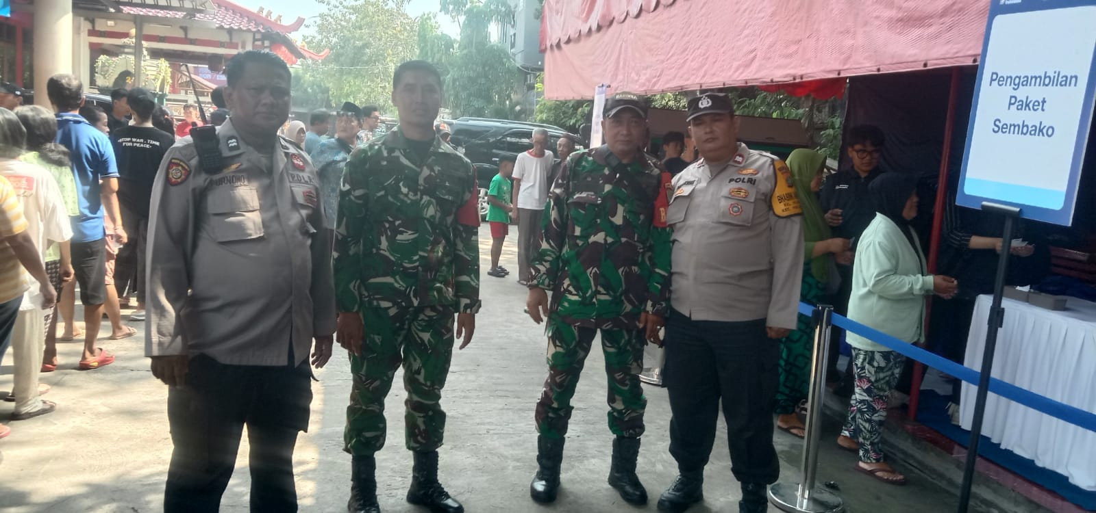 Polsek Metro Penjaringan Monitoring dan Amankan Bakti Sosial Pembagian 600 Paket Sembako di Wihara Satria Dharma