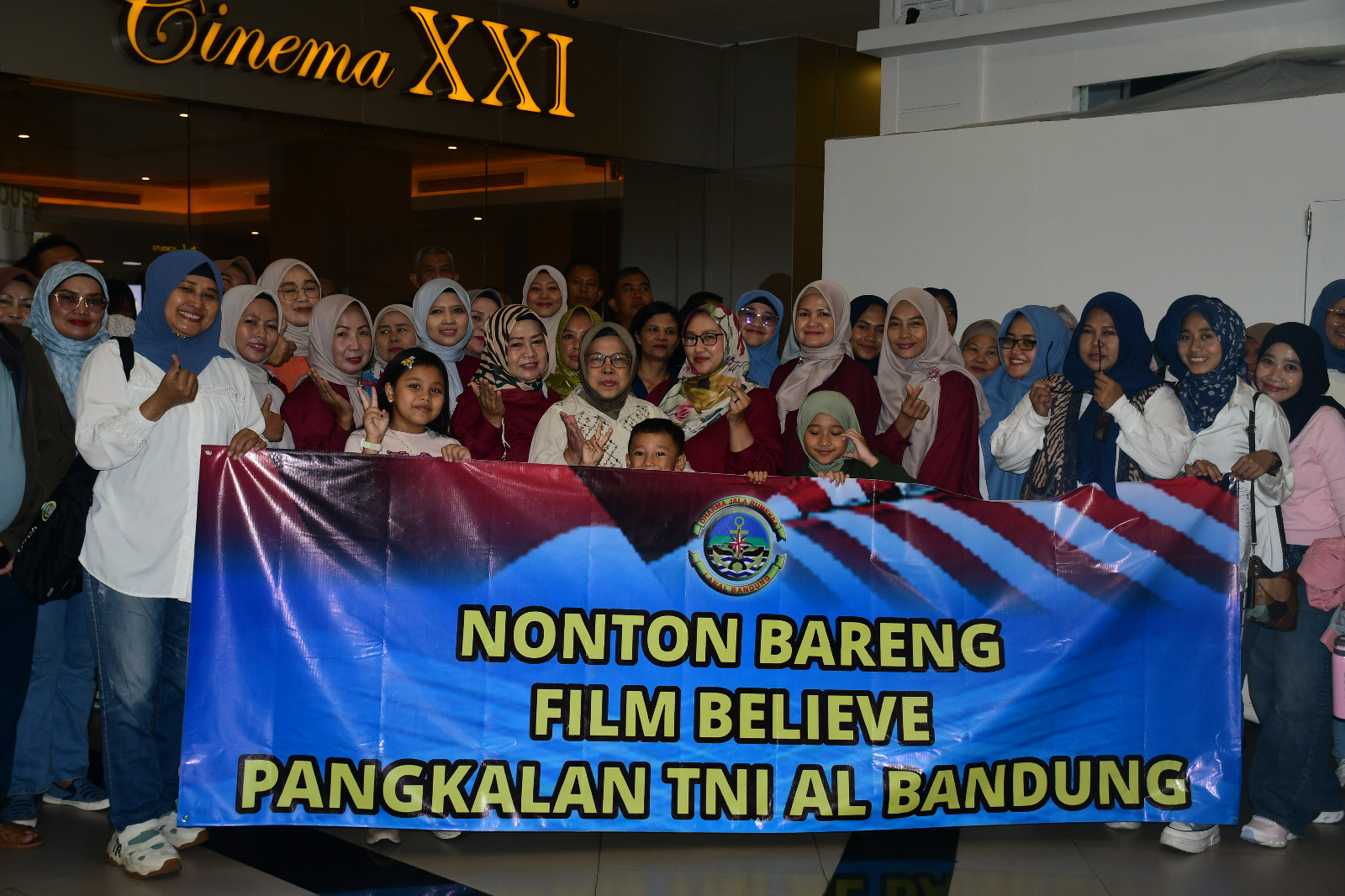 Keluarga Besar Lanal Bandung Nonton Bersama Pemutaran Film Believe (Takdir, Mimpi dan Keberanian)