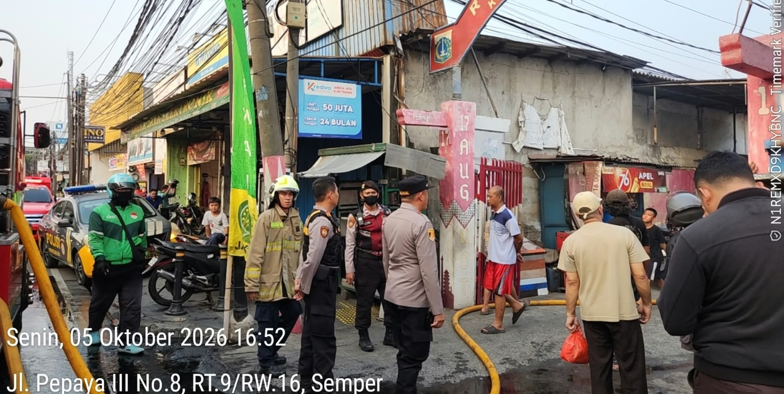 Korsleting Diduga Picu Kebakaran, Dua Rumah di Semper Barat Ludes Dilalap Api
