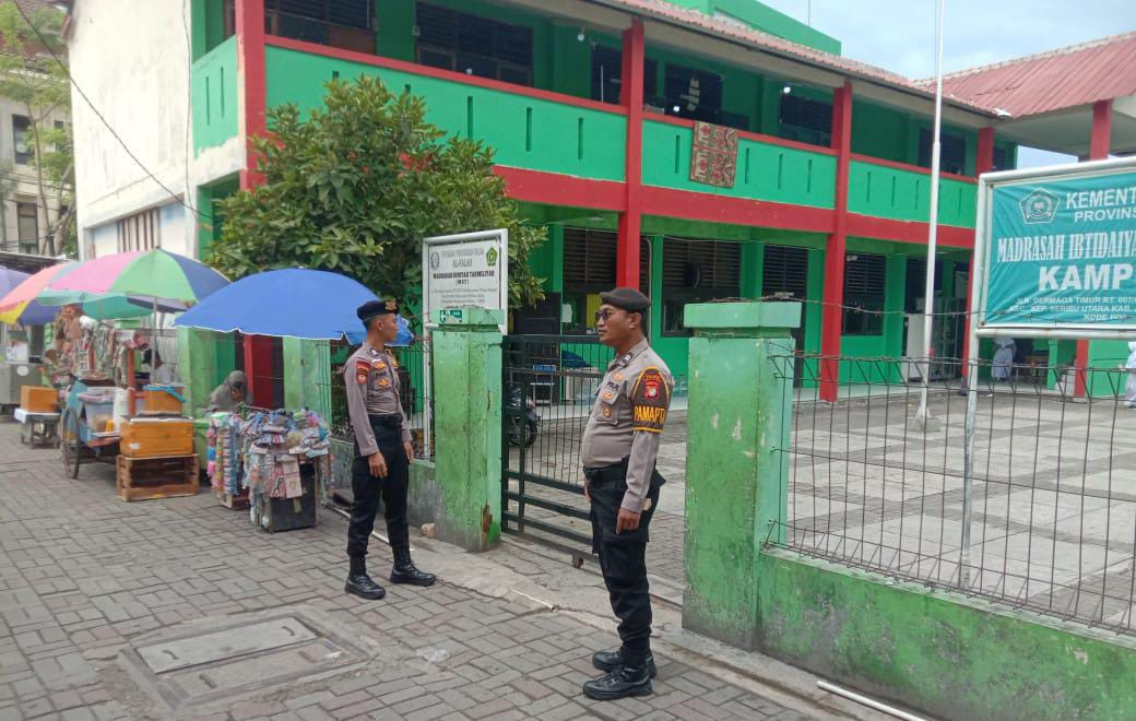 Strong Point Pagi Hari, Polisi Jaga Dermaga dan Sekolah Demi Keamanan Warga Kepulauan Seribu