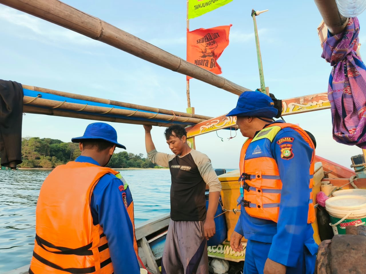 Jakarta On The Spot, Satpolairud Polres Kepulauan Seribu Sosialisasikan Layanan Polisi 110 dan Ajak Nelayan Tolak Alat Tangkap Terlarang