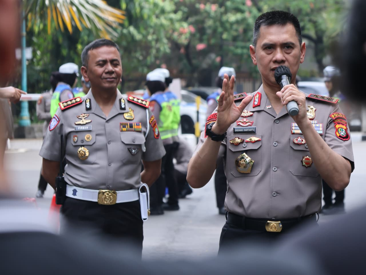 Sabtu Bahagia Bersama Ojol, Kapolda Metro Jaya Sapa Pengemudi dan Ajak Peduli Kesehatan